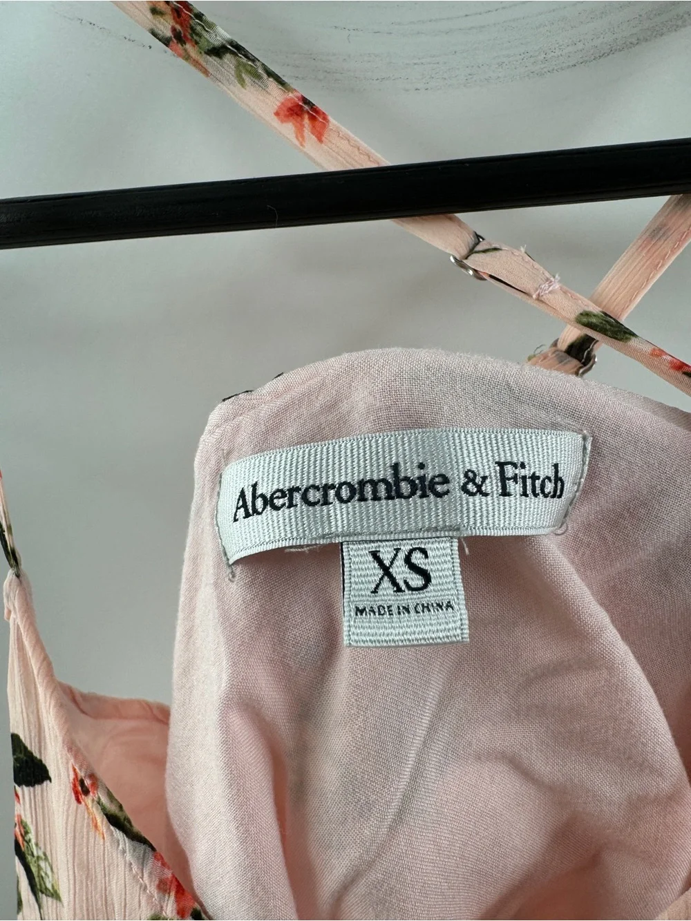 Abercrombie & Fitch Pink Floral Criss Cross Back Mini Dress – Women's XS - Picture 4 of 7